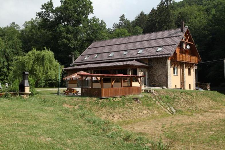 Pod Bresteckou Skalou Břestek المظهر الخارجي الصورة